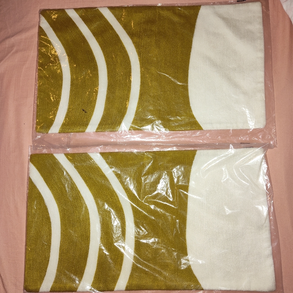 NWT West Elm Crewel Rounded Pillow Covers Set - Picture 2 of 6